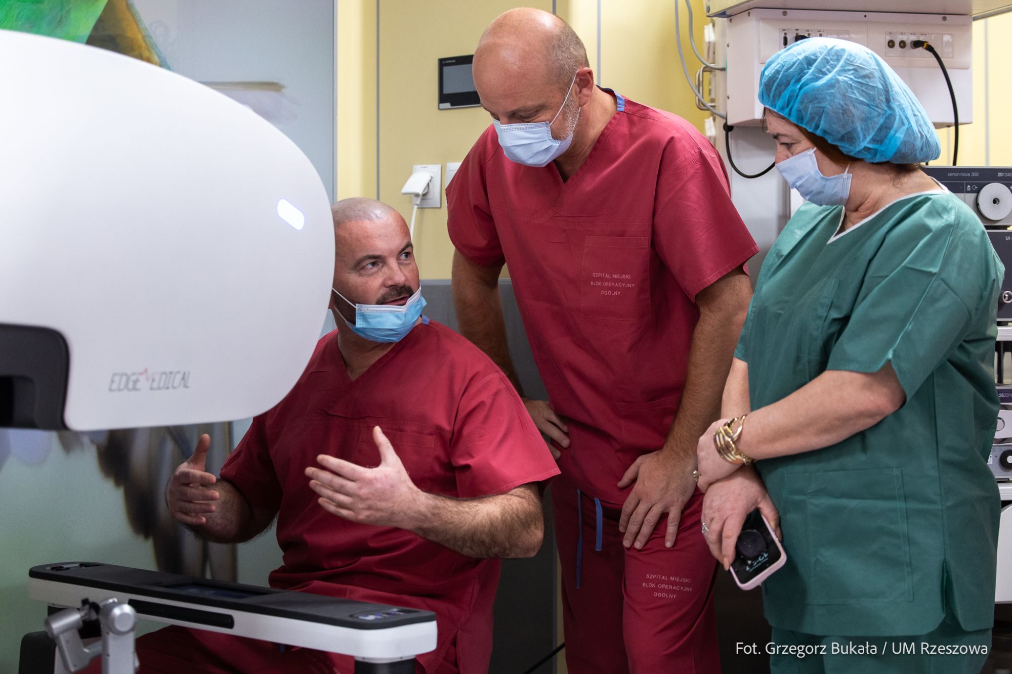 zdjęcie z konferencji prasowej przeznaczonej prezentacji nowoczesnego robota chirurgicznego w szpitalu przy ul. Rycerskiej w Rzeszowie, fot. Grzegorz Bukała, Urząd Miasta Rzeszowa